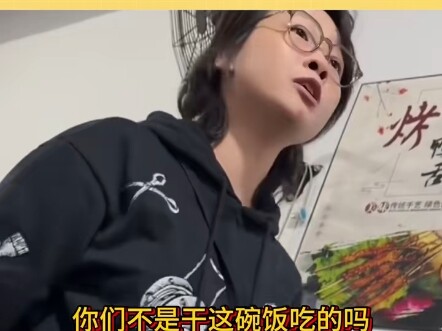 Tiếp viên hàng không: Cảm ơn chị Lý nhé～