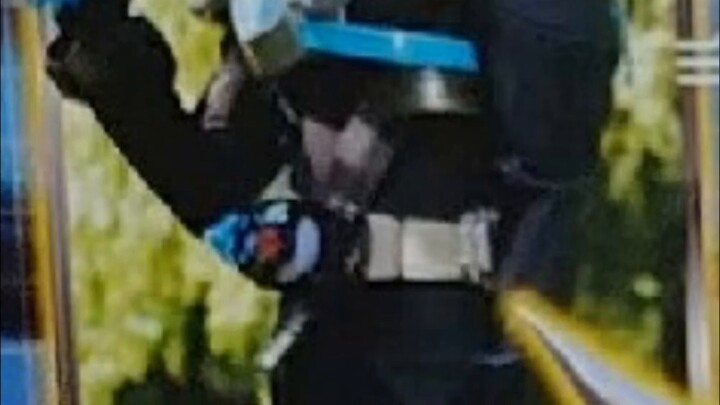 Kamen Rider Geats latest magazine photo - Tanuki Rider & Bull Rider using Magnum revolver