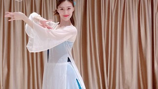Original choreography by Yunqi Dance Studio: "Blowing Out the Small Mountain River"