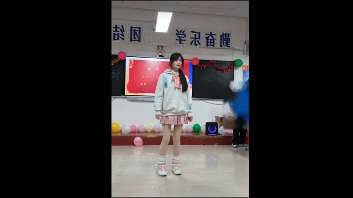 China’s All-Girl High School: JK Skirt, “Leg-Covering Magic Tool,” Class Literary Committee Member —