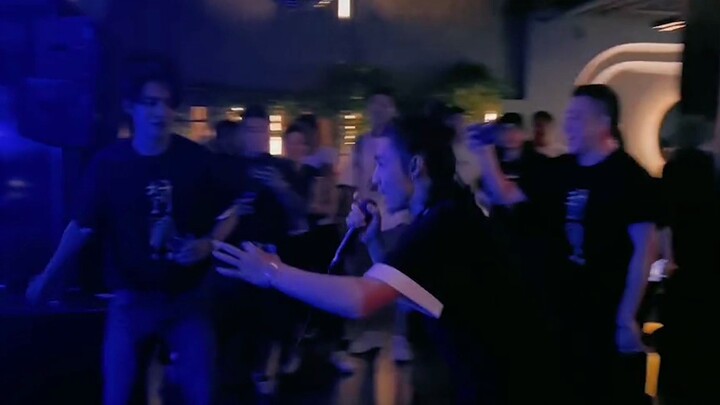 此沙   难道这就是传说中少数民族自带能歌善舞的技能吗