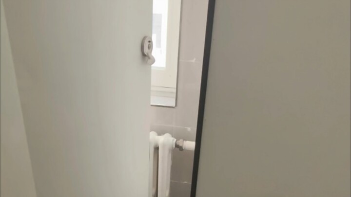 ประตูห้องน้ำที่เปิดไม่ออกจากการออกแบบของมหาวิทยาลัยจี้จี้ (