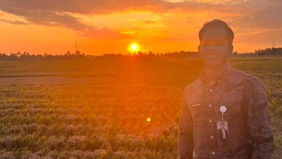 menikmati senja