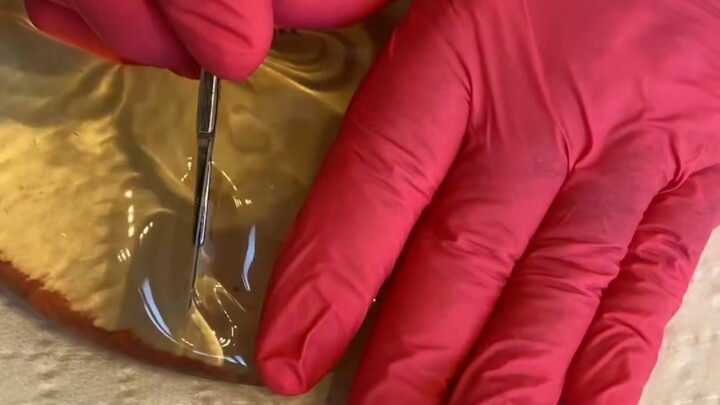 隆胸假体有多耐打？视频告诉你
