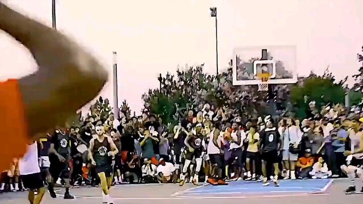 วันที่ฝนตกก็ไม่จำเป็นต้องรดน้ำต้นไม้แล้วนี่ ยังจะใช้นมอีก...