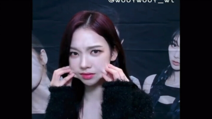 Gì cơ? Thích biểu cảm chê bai à? Fan thế hệ này kỳ lạ quá o(￣▽￣)ｄ