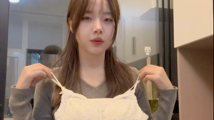 Here comes the outfit video!