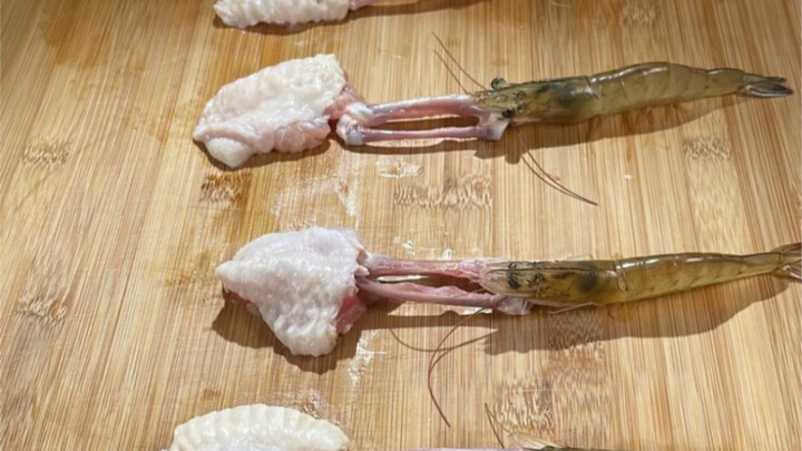 أجنحة دجاج محشوة بعجينة الروبيان