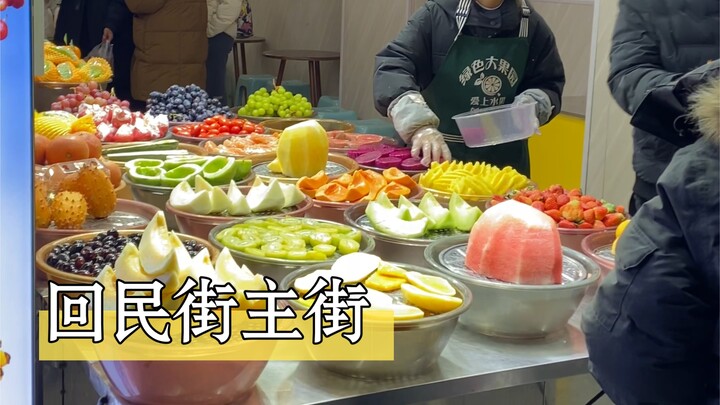 Đừng mua gì trên con phố chính ở Khu Hồi Giáo nhé! Chỉ khi đi vào những con hẻm nhỏ, cũ kỹ bên ngoài