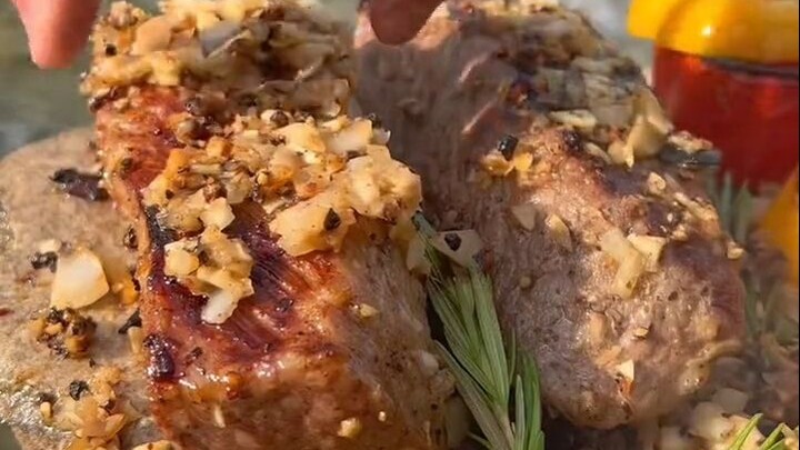 Cut the beef into strips—so satisfying in every bite!