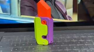 算了你们肯定觉得没意思   萝卜刀    有男生会拒绝这个玩具吗    玩个很新的东西