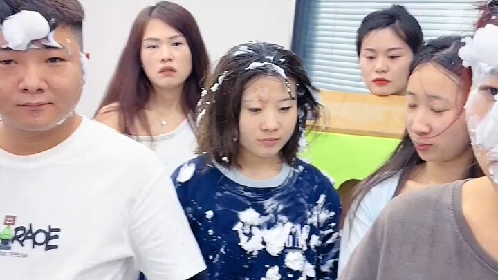 กล่องสุ่มแบบดื่มด่ำ ให้ดูอย่างเดียวห้ามหัวเราะ