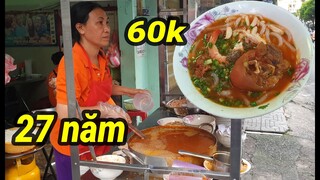 Ngon khỏi chê bánh canh cua giò heo hơn 27 năm với chén nước chấm đặc biệt