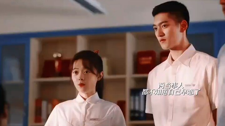 Lâm Anh Đào và Dư Tiêu bị đồn yêu sớm ở trường, mẹ của Dư Tiêu biết chuyện liền trực tiếp đến lớp cô
