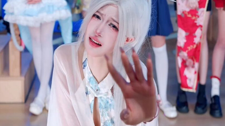 Gu Qinghan dibuat kesal sampai gemetar kaki dan harus berpegangan pada dinding