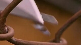 看起来是电话，实际上它是剃须刀