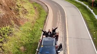 无论什么年纪，只有不断提升自己，精神世界才会充实丰盈，眼界才会愈加开阔，也才能更有底气、更加从容地面对人生的荆棘坎坷。你是什么样子，完全取决于你自己。保持学习、不断提升，是给生活最好的回馈。新的一天