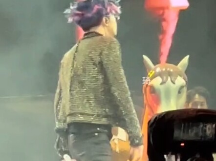 Xue Zhiqian: Da Qi’s mom watches Xue Zhiqian’s concert—so satisfying, I’m all in for it again next t