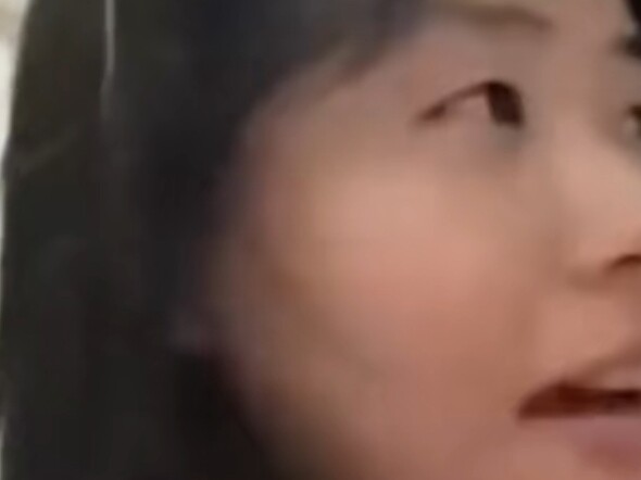 كانت واثقة جدًا قبل الزواج من أجنبي، لكن بعد الزواج من هندي، تأمل العودة إلى الوطن.