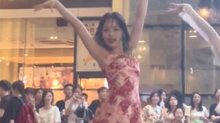 เพลงที่สาวน้อยคนนี้ร้องก่อนจะโด่งดังนั้นล้วนแต่ไพเราะมาก ๆ เลย เธอเป็นลูกสาวคนโต ซูซู!