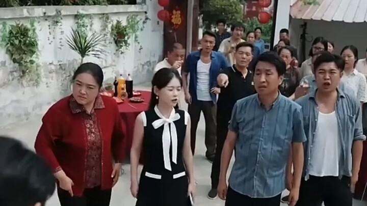 เมื่อแตงโม 10 ล้านกิโลกรัมเน่าเสียอยู่ในไร่ ชาวบ้านผู้โง่เขลาในที่สุดก็ได้รู้ว่าพวกเขาคิดผิดไปมากแค่