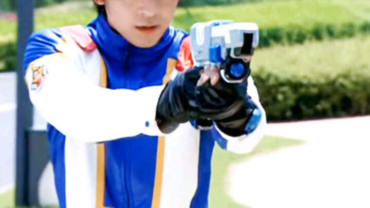 Waduh! Zhang Wei… sebenarnya kamu udah ngambil berapa banyak adegan diam-diam dari penonton??? Sampa