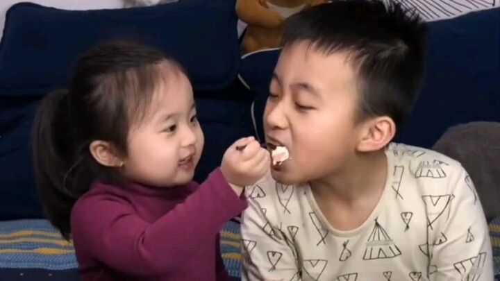 ينقصني أخٌ مثل هذا (حاسة حموضة)!