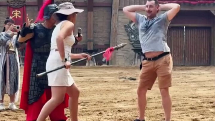 果然洋相还得洋人出啊 _搞笑 _洋人 _外国人在中国 _外国人