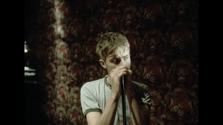 Blur - Song 2 (Official Music Video)