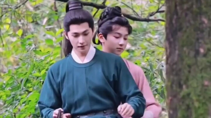 Yang Yang didn’t dare to look back, for fear he’d laugh so hard he couldn’t stop.