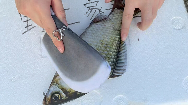 ช่างคนนี้มีทักษะการชำแหละปลาเก่งมากเลยนะ