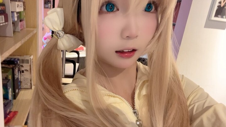 Thưởng cho bạn cô nàng loli tóc vàng