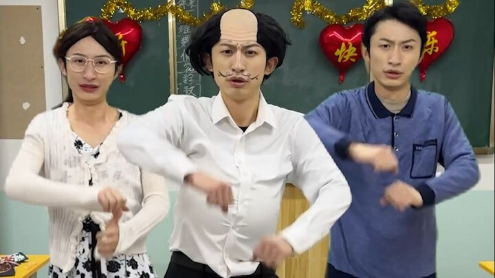 Giáo viên kỳ cựu: Lãnh đạo giờ khá lên rồi, có thể biểu diễn văn nghệ cho các em nhỏ nữa!