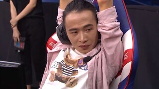 Vincent: Ingat game Draven dari game ulang tahun ke-7? Dia lari ke air mancur seberang karena kebias