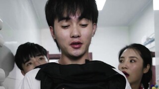 《黑色澡巾》