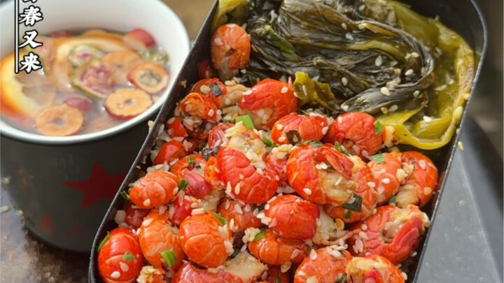 Nhạc nổi lên, món ngon xuất hiện