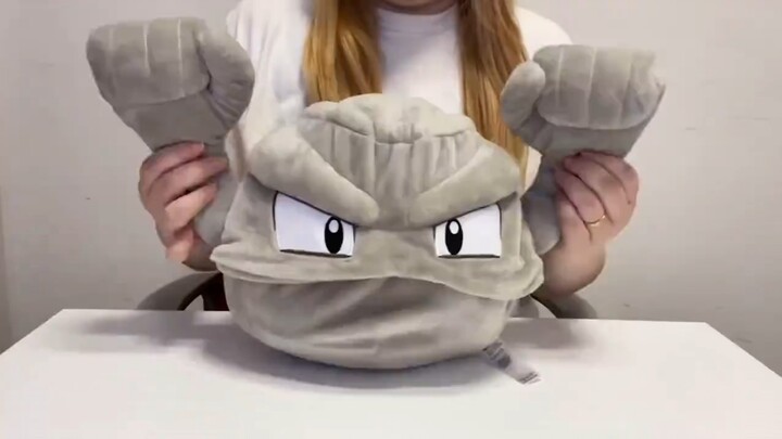 Have you ever seen a Pokémon doll that can evolve?