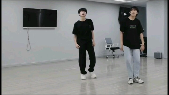 【ความปรารถนาอันแสนหวาน】ฉันแค่อยากจะลองดู ทำไมออร่าของทั้งสองคนนี้ถึงดูกลมกลืนกันมากขึ้นเรื่อยๆ?