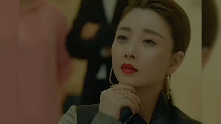 An intern’s astonishing move catches the president’s eye, launching her straight to the pinnacle of 