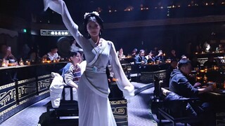 Eyes like autumn waves, waist as slender as a willow.