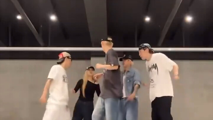 240807 Update video tarian Gas Kim Jungwoo di Instagram, Sangat Ganteng!