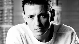 他用歌声拯救了无数人，却唯独救不了自己