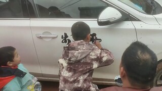 أولئك التلاميذ الصغار الموهوبون بشكل استثنائي، يطاردهم القدر ليمنحهم الطعام بلا توقف