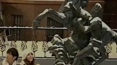 Tôi là cái gì của anh? Anh là... của tôi hả? Chuyện gì đang xảy ra vậy?!