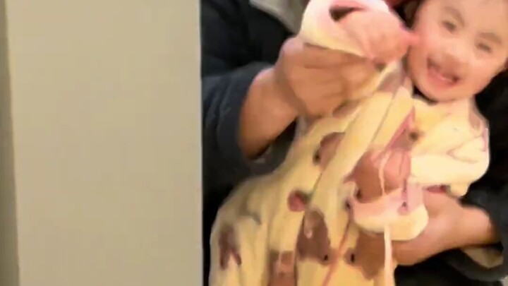 There are only four people in the whole family—three of you in one group, right? Hahahaha, I'm dying