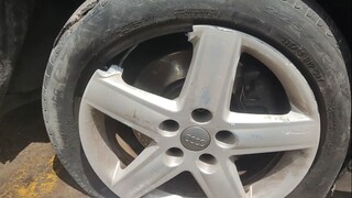 Lỗi kỳ quặc mà thợ sửa xe gặp phải, khách hàng hỏi có thể hàn được không