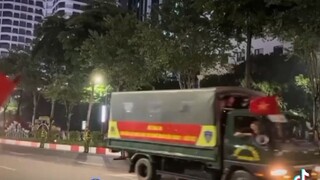 các chú công an ghẹo dân