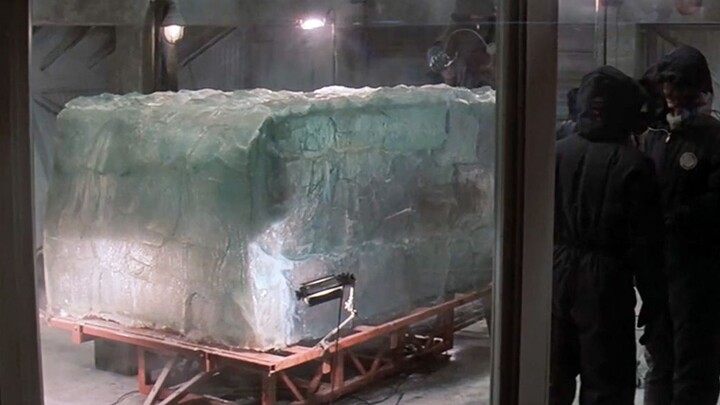 Para ilmuwan menemukan sepotong es berusia 40.000 tahun—begitu dipotong, semua yang hadir merasa mal