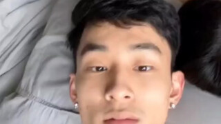 在家人面前放某站片头曲来看他们的反应