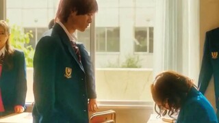 A School Thug Suddenly Falls in Love with the Most Introverted Girl in School